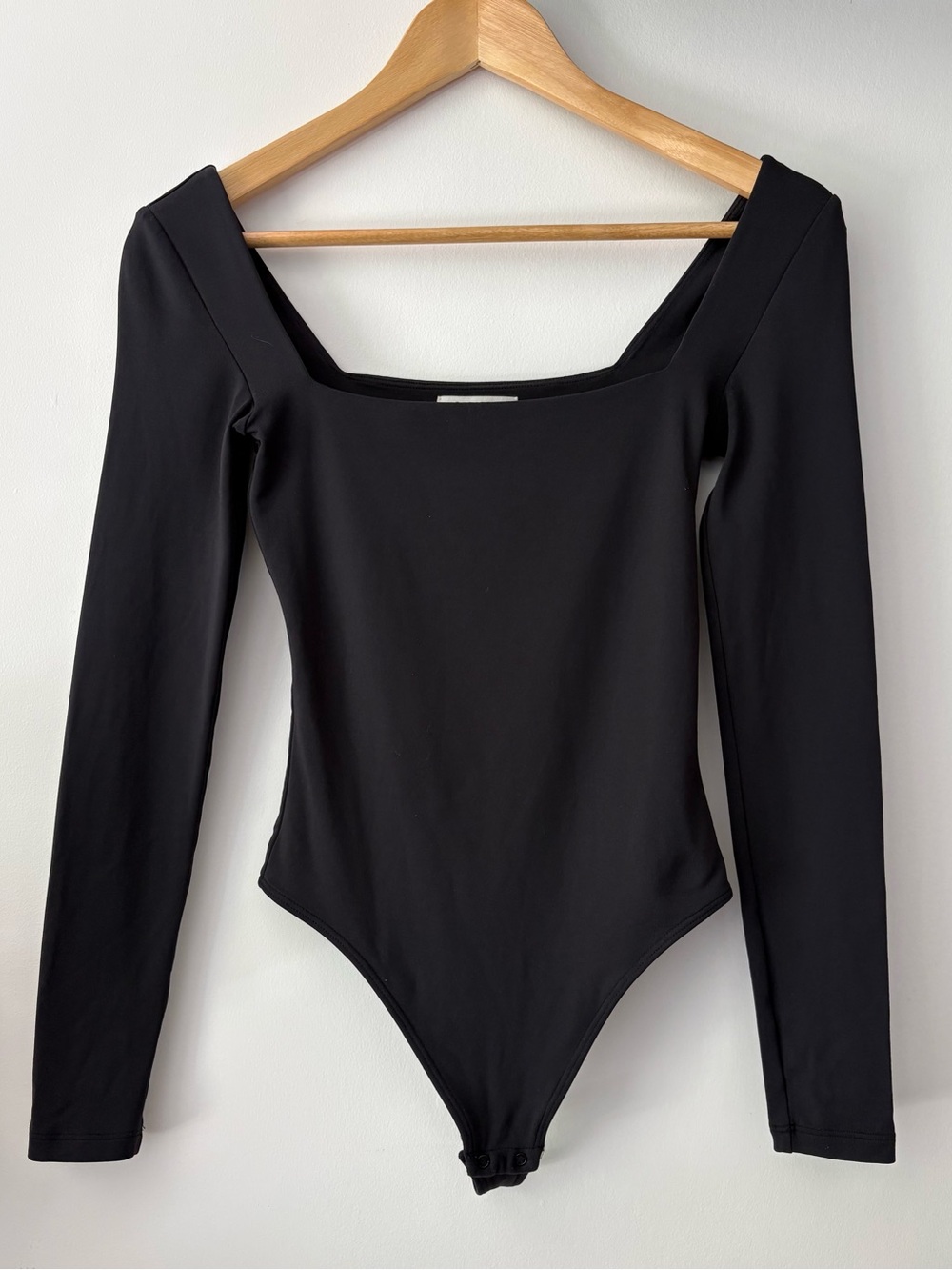 Aritzia Babaton Contour Long Sleeve Square Neck Bodysuit in Black - Size XS